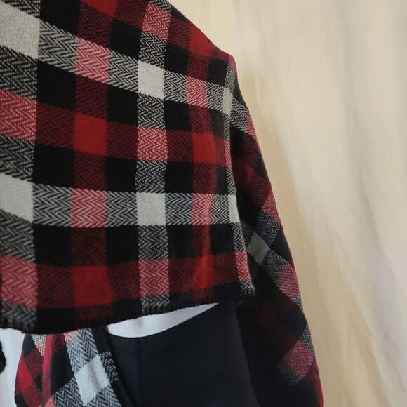 Woolrich womens reversible poncho plaid red and plain black one size - Picture 8 of 10